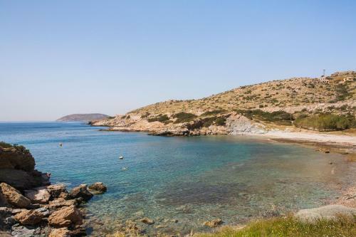 Summer Flat Steps To Beach With Garden & Sea View