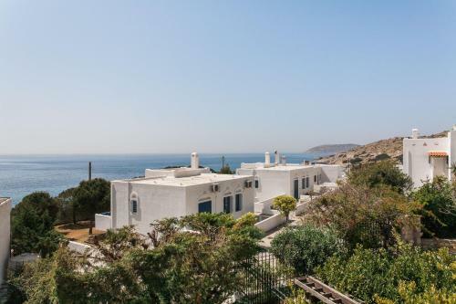 Summer Flat Steps To Beach With Garden & Sea View