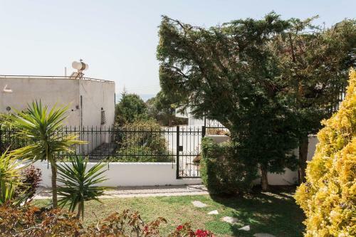 Summer Flat Steps To Beach With Garden & Sea View