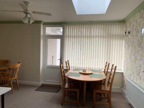 Hostal Maple Leaf Guest House