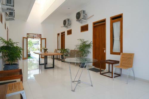 Hostal Reddoorz Syariah Near Taman Pelangi Jogja 2