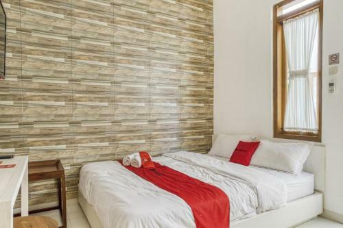Hostal Reddoorz Syariah Near Taman Pelangi Jogja 2