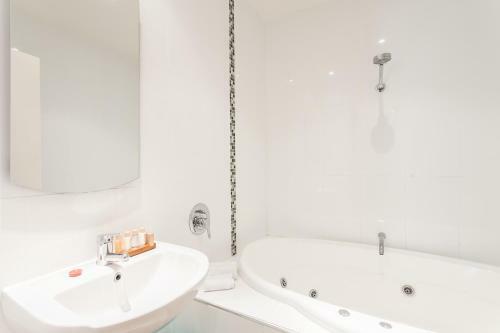 Anglesea River Apartments - Spa Apartment 23