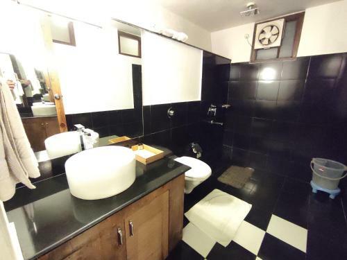 Hotel Aamod Monolith Resort Bhimtal
