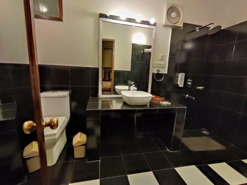 Hotel Aamod Monolith Resort Bhimtal