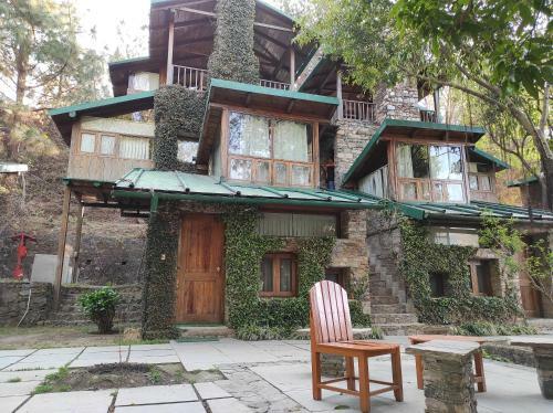 Hotel Aamod Monolith Resort Bhimtal