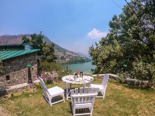 Hotel Aamod Monolith Resort Bhimtal