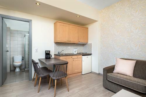 Icarus Apartments