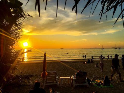 Hotel Lanta Mermaid Beach Front Resort