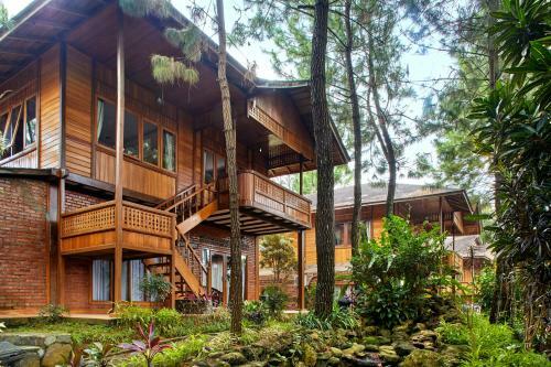 Jambuluwuk Convention Hall & Resort Puncak