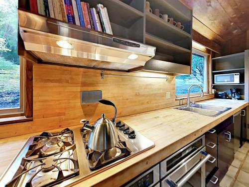 Wooded 1br + Loft, Near Wineries Home