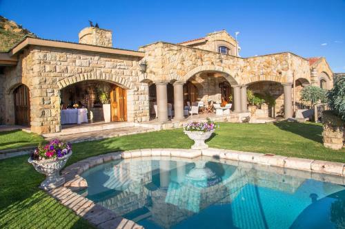Wild Horses Lodge