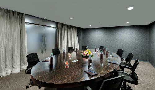 Hotel Wyndham Ahmedabad Shela