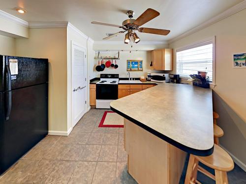 Apartamento 344 E Beach Blvd Condo Unit 21
