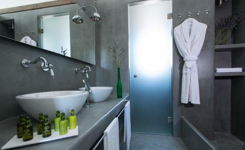 Azar Luxury Villas & Suites
