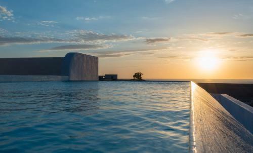 Azar Luxury Villas & Suites