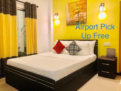 Hostal White Villa Airport Transit Hotel
