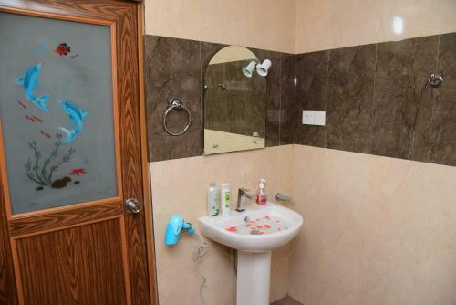 Hostal White Villa Airport Transit Hotel