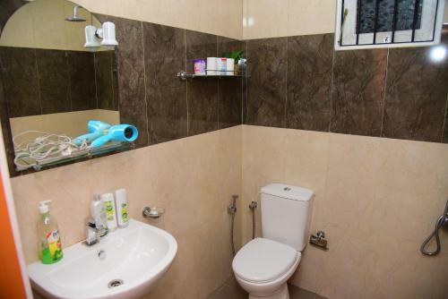 Hostal White Villa Airport Transit Hotel