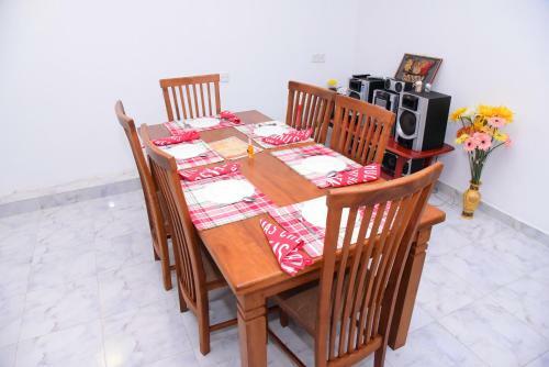 Hostal White Villa Airport Transit Hotel