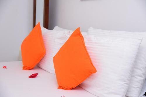 Hostal White Villa Airport Transit Hotel