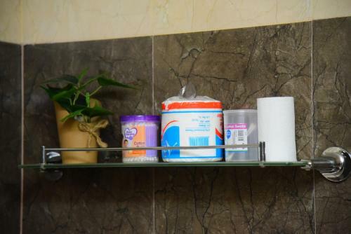 Hostal White Villa Airport Transit Hotel