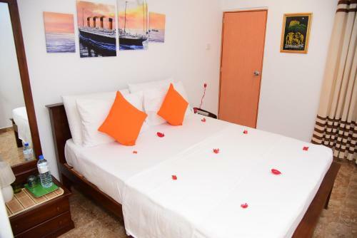 Hostal White Villa Airport Transit Hotel