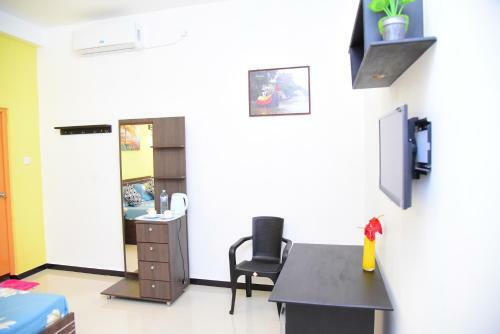 Hostal White Villa Airport Transit Hotel