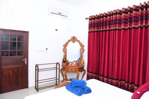 Hostal White Villa Airport Transit Hotel