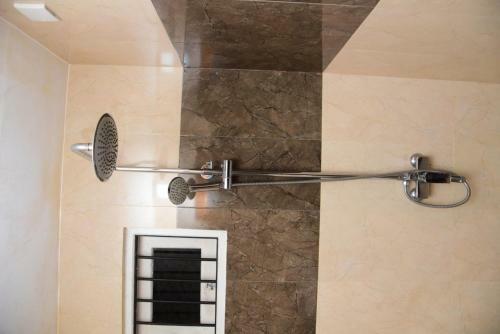 Hostal White Villa Airport Transit Hotel