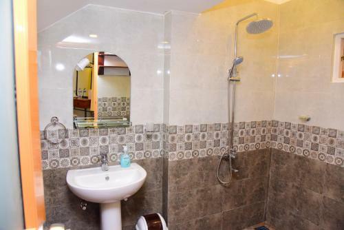 Hostal White Villa Airport Transit Hotel