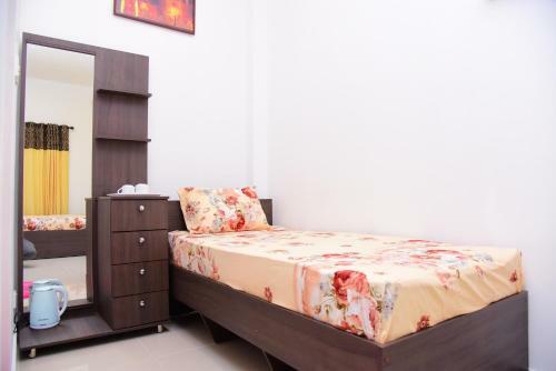 Hostal White Villa Airport Transit Hotel