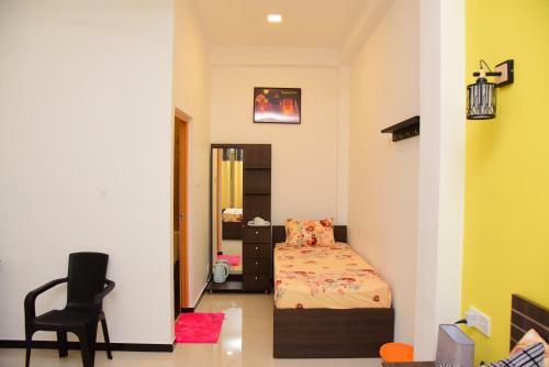 Hostal White Villa Airport Transit Hotel