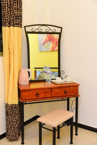 Hostal White Villa Airport Transit Hotel