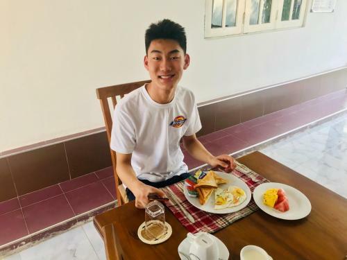 Hostal White Villa Airport Transit Hotel
