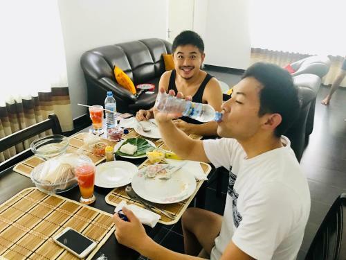 Hostal White Villa Airport Transit Hotel