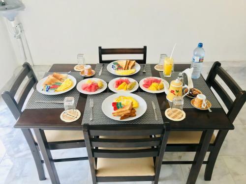 Hostal White Villa Airport Transit Hotel