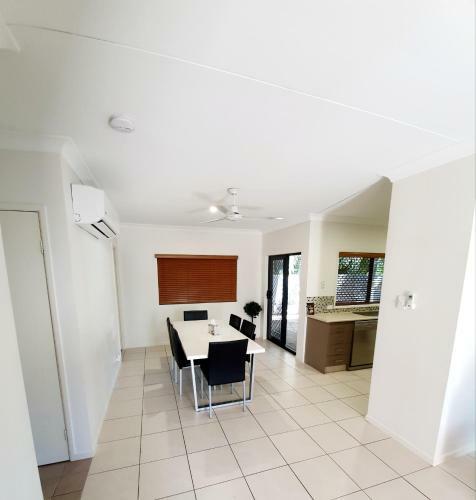Hostal 3 Bedroom Central Home