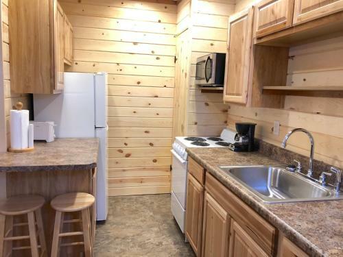 Rockerville Lodge & Cabins