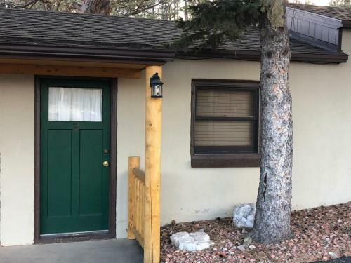 Rockerville Lodge & Cabins