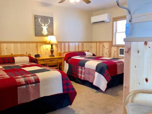 Rockerville Lodge & Cabins