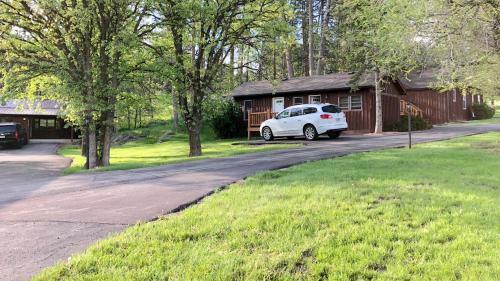 Rockerville Lodge & Cabins