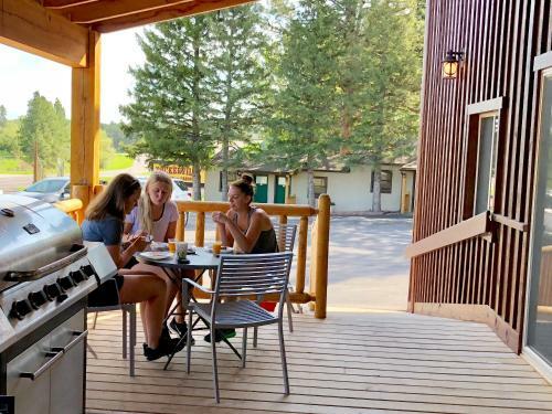 Rockerville Lodge & Cabins