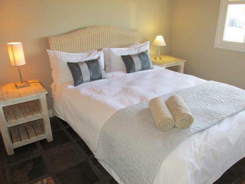 Point Village Accommodation -linky's House