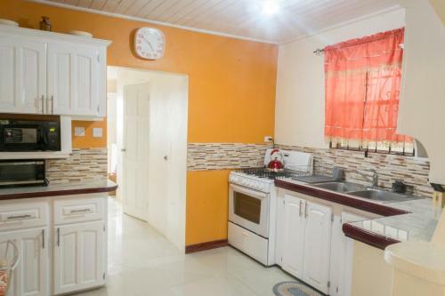 Darrel Cot Beachfront Cottage