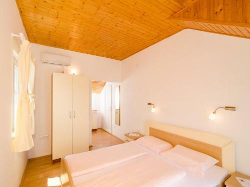 Hostal Holiday Home Macus