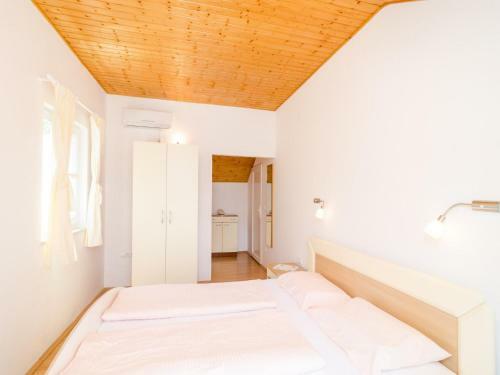 Hostal Holiday Home Macus