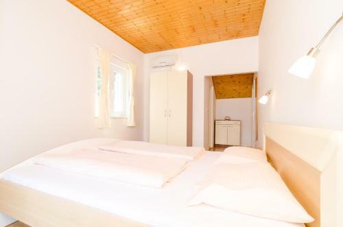 Hostal Holiday Home Macus