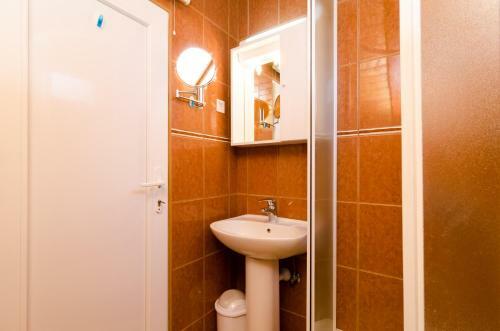Hostal Holiday Home Macus