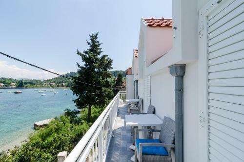 Hostal Holiday Home Macus